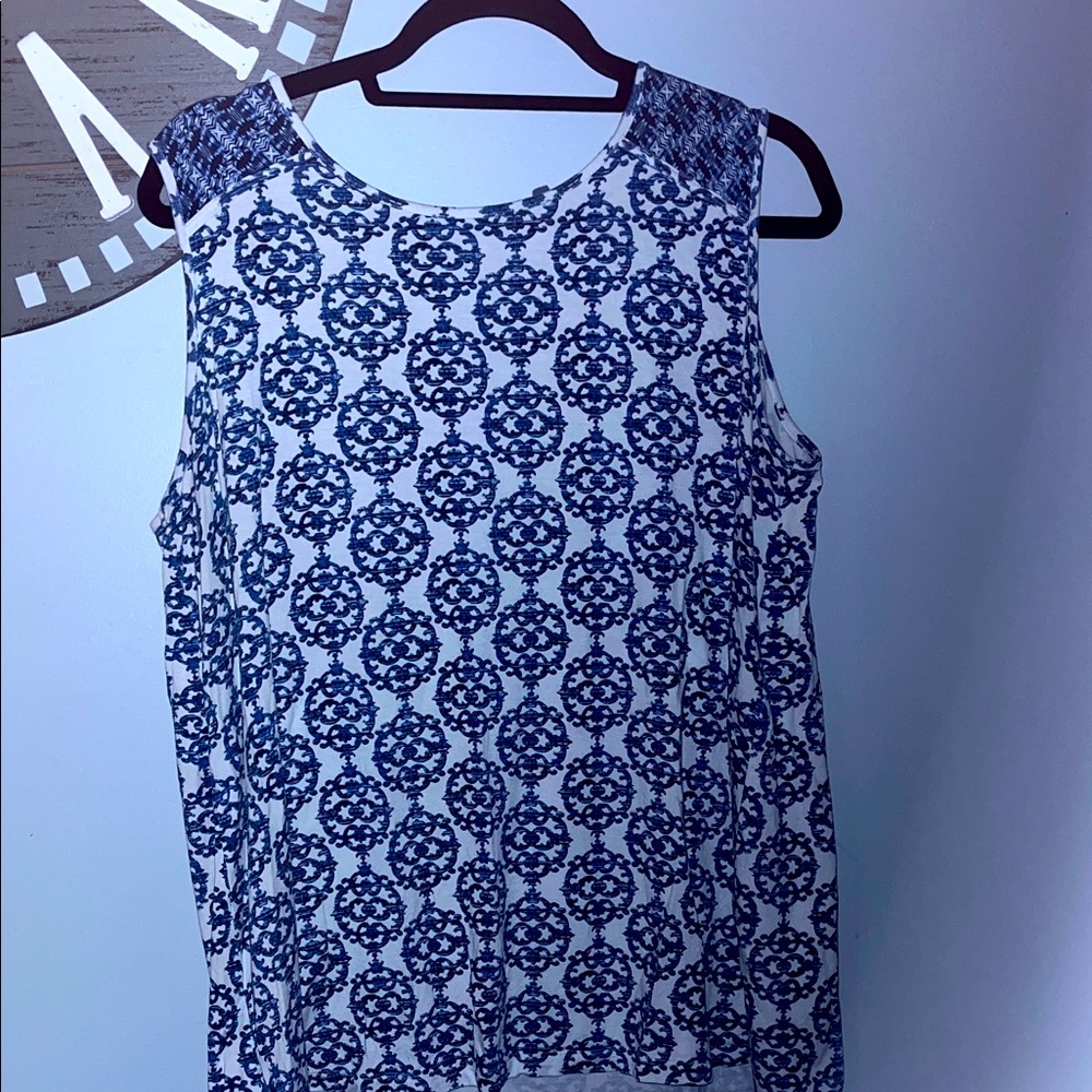 Fleur Bleue sleeveless white and blue patterned top size 1X